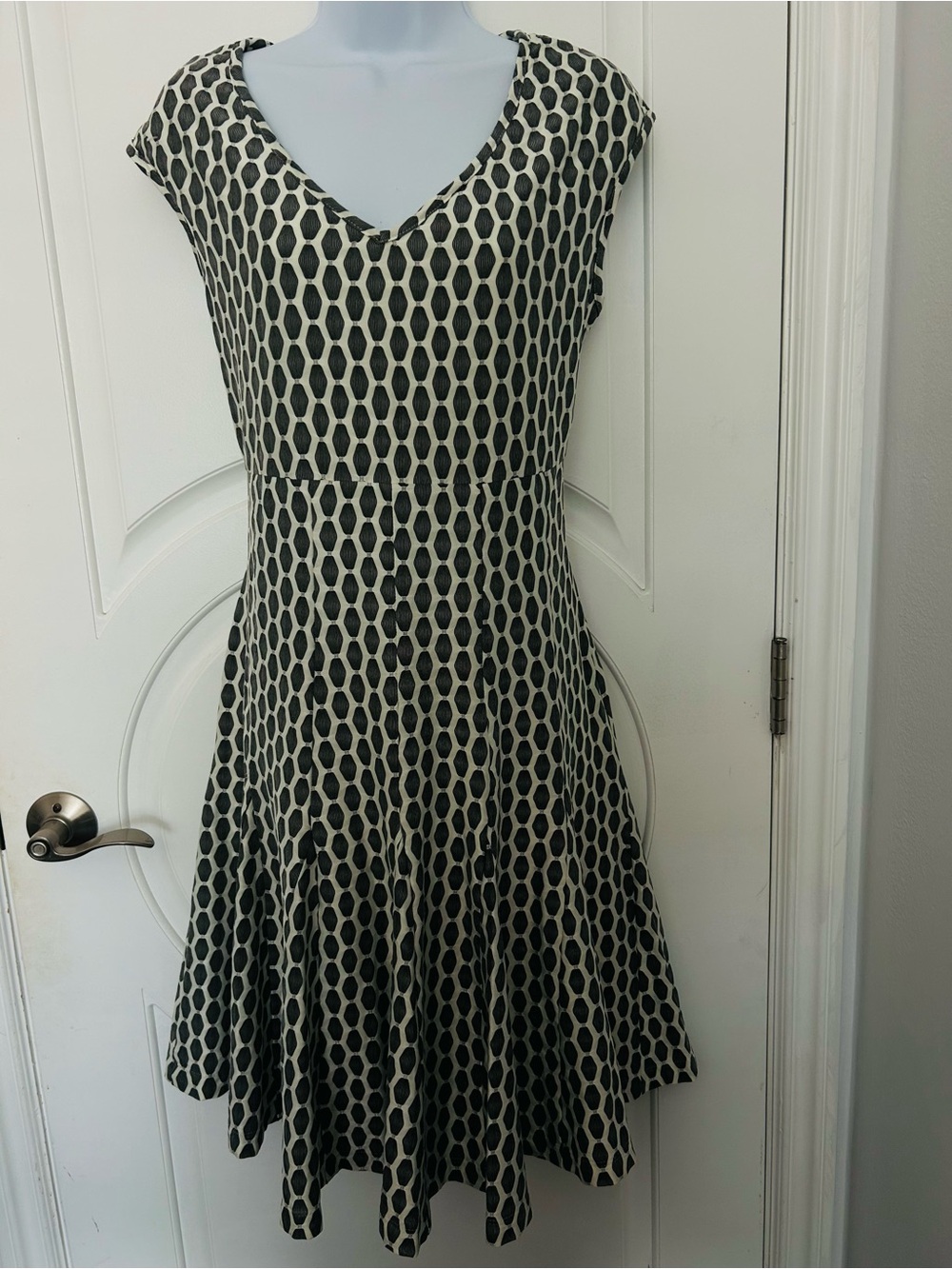 Taylor Black and White Geometric V‑Neck Fit-and-Flare Dress